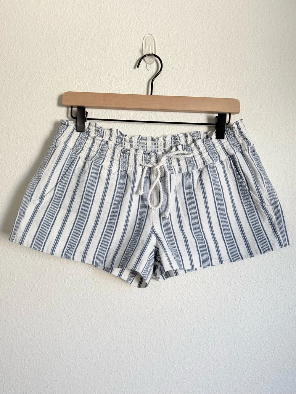 Roxy Low Rise Cotton & Linen Pull On Mini Shorts - Picture 2 of 8
